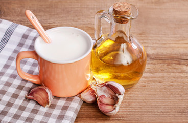 Natural remedy for flu: hot milk with honey and garlic.