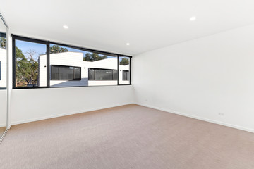 Empty and unfurnished brand new apartment