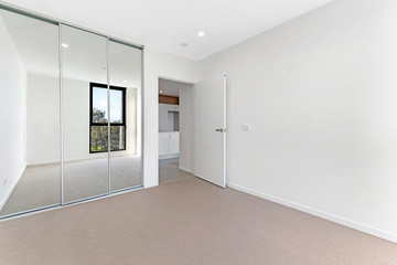 Empty and unfurnished brand new apartment