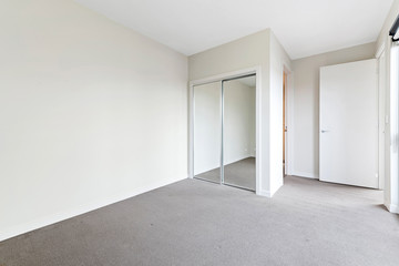 Fototapeta na wymiar Empty and unfurnished brand new apartment