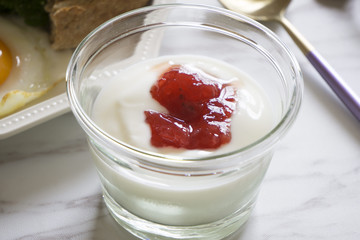  strawberry jam yogurt