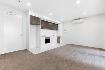 Empty and unfurnished brand new apartment