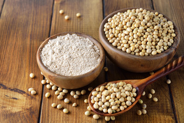 Natural soy flour