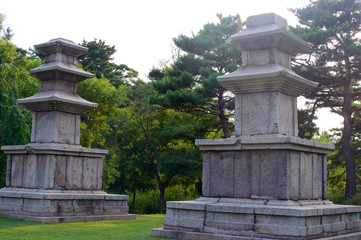 Fototapeta na wymiar Park near National museum in Seoul