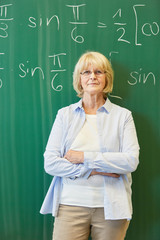 Frau als erfahrener Lehrer oder Dozent