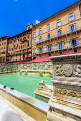 Fototapeta na wymiar Siena - Piazza del Campo - old historic city in Italy