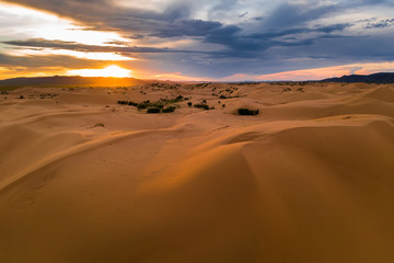Obraz na płótnie Canvas Sunset over the sand dunes in the desert