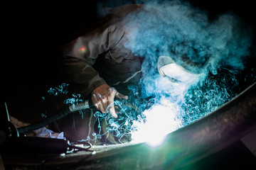 Fototapeta premium Soudeur en train de travailler