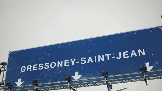 Airplane Landing Gressoney-Saint-Jean in Christmas