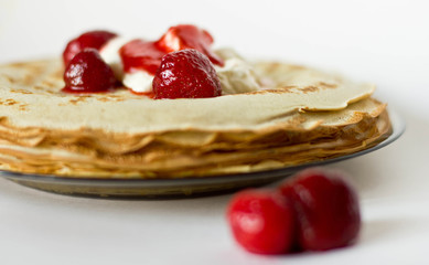 Pancakes with strawberries and sour cream