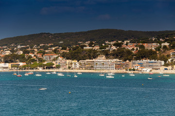 Coastline with hotel facilities at the Bale de Bandol, Bay of Bandol, Alpes-Maritimes, Cote d'Azur, Southern France, France, Europe