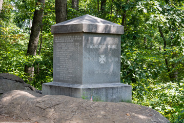 Fototapeta na wymiar Monument of the 20th Maine on Little Roundtop