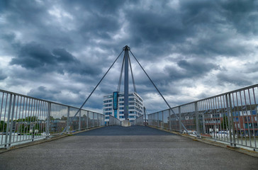Fußgängerbrücke im Hafen von Leer in Ostfriesland