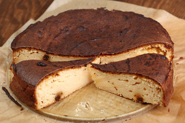 Slicing Cheesecake with raisins - freshly baked