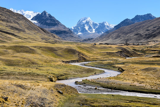 Rio Chillcamayo and Mt Mariposa on the Ausungate trail. Cusco, Peru
