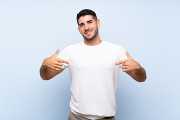 Fototapeta premium Caucasian handsome man over isolated blue background proud and self-satisfied
