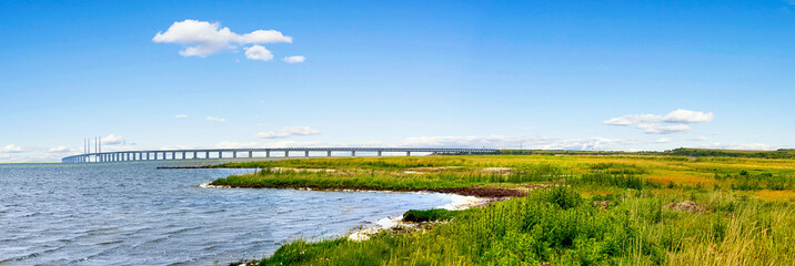 Naturlandschaft und &Ouml;resundbr&uuml;cke in Fasterbo, Schweden