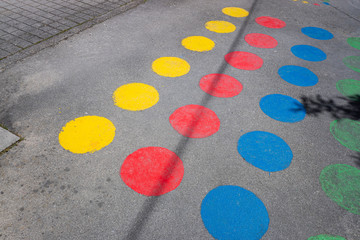 Juegos infantiles pintados en al patio de un colegio. Galicia, España.