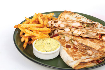 quessadilla plate with fries and souce