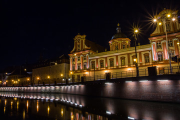 Fototapeta na wymiar View of the river embankment in the city of Wroclaw at night. Poland