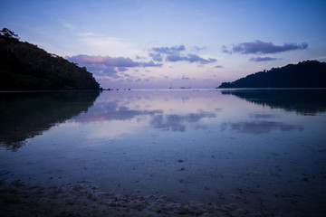 Obraz premium sunset beach and mountains