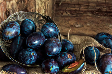 Plum. Fresh plum. Harvest. fresh blue plums on a dark table. Autumn harvest of plums. healthy eating concept. Food Photo