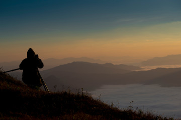 Photographer photographed mist and sky On a high mountain in the morning.