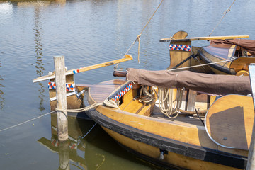 Obraz premium Old tradional boats at the Havankade (harbor quay) in Elburg, Gelderland, NLD