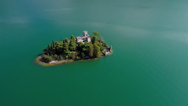 Aerial 4K - Lago D'Iseo (IT) - Isola di Loreto
