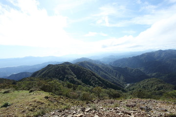 塔ノ岳の登山道から見える景色
