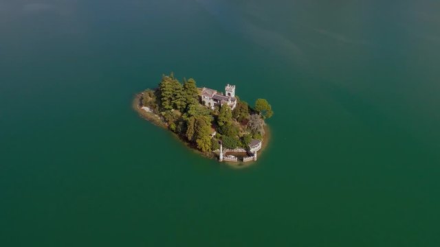 Aerial 4K - Lago D'Iseo (IT) - Isola di Loreto
