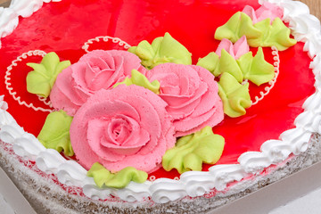 Cake decorated with pink roses