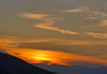 Obraz na płótnie Canvas beautiful golden sunset sky landscape
