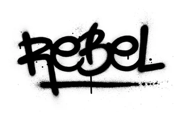 Tuinposter graffiti rebel woord in zwart over wit gespoten © johnjohnson