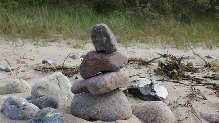 Fototapeta na wymiar different stacked stones on the beach