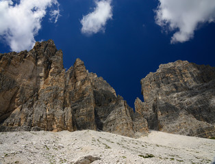 Drei Zinnen Südtirol Rückseite Tre Cime di Lavaredo Sextener Dolomiten Alpen Berge berühmt Silhouette Bergsteigen Wandern Hütte Klettern Bergsteigen Felswand senkrecht