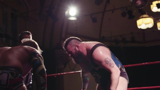 Pro wrestler hits running knee to face during indie wrestling match