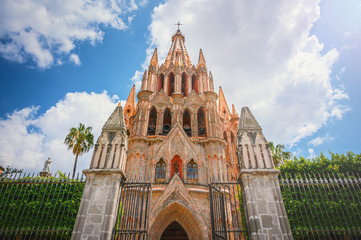 Fototapeta premium View of the parish church of San Miguel, Guanajuato, Mexico