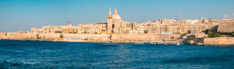 Fototapeta na wymiar View over the Valletta city