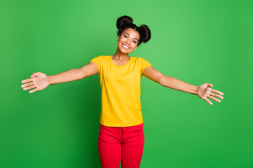Photo of amazing dark skin lady meeting parents in airport ready to begin tight hugs open arms wear casual yellow t-shirt and red pants isolated green background