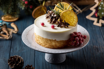 Christmas cheesecake with berries 