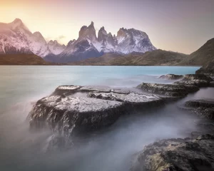 Foto op Plexiglas Cuernos del Paine Pehoe Lake and Cuernos Peaks in the Evening, Torres del Paine National Park, Chile