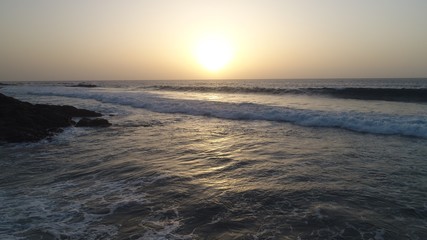 Obraz premium landscape and sunset on the Atlantic coast watching the breaking of the waves
