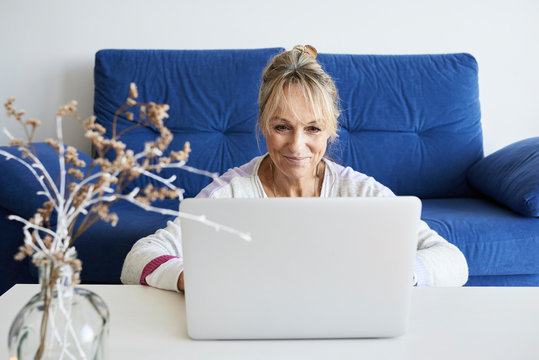 Senior woman work from home.