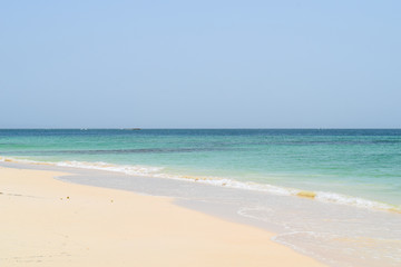 View from beach over the ocean, white sand and turquoise water, cayo levantado in the caribbean sea