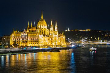 Fototapeta premium Parliament in Budapest at night
