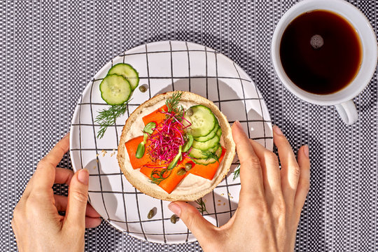 Dig in to a Vegan Smoked Salmon Breakfast Bagel