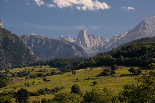 view of the Naranjo de Bulnes