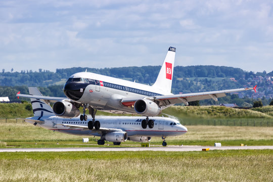 British Airways Airbus A319 airplane Stuttgart airport retro livery