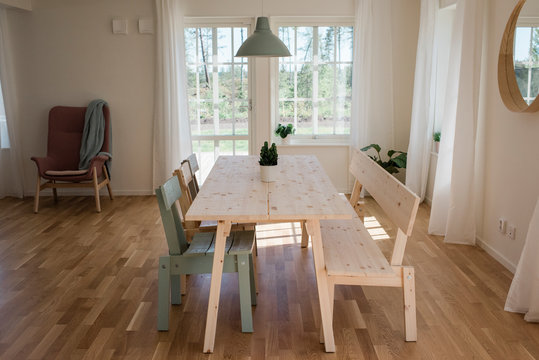 Dinning room table and chair in home